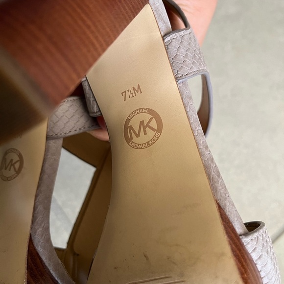 Michael Kors gray women’s heeled sandals size 7.5 platform - Picture 7 of 8